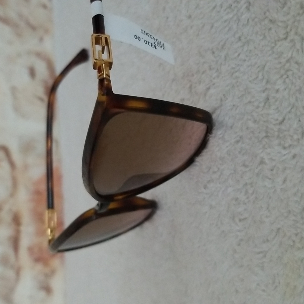 New Fendi Injection Plastic Cat-Eye Sunglasses - Picture 9 of 16